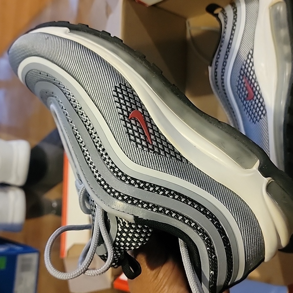 Nike - Picture 4 of 6